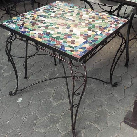 Mesa de forja con mosaico
